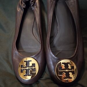 Tory Burch Reva Ballet Flats Brown Leather with Gold Logo Size 10 Pre-Owned